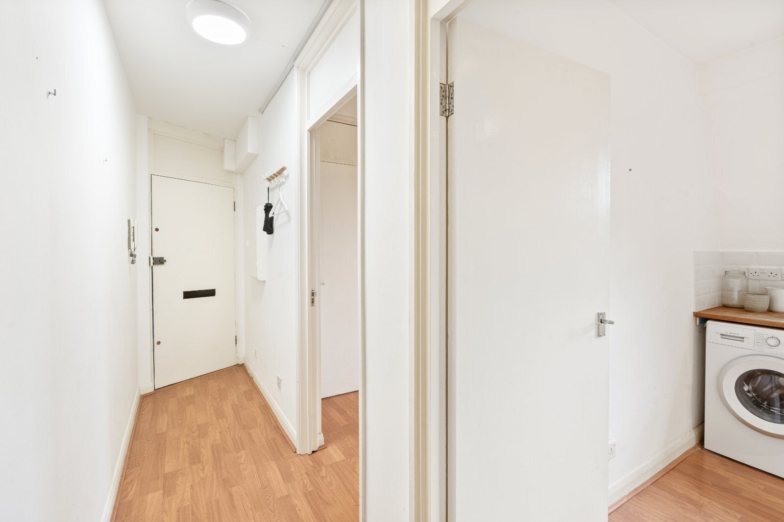 Flat Halton Road in Greater London