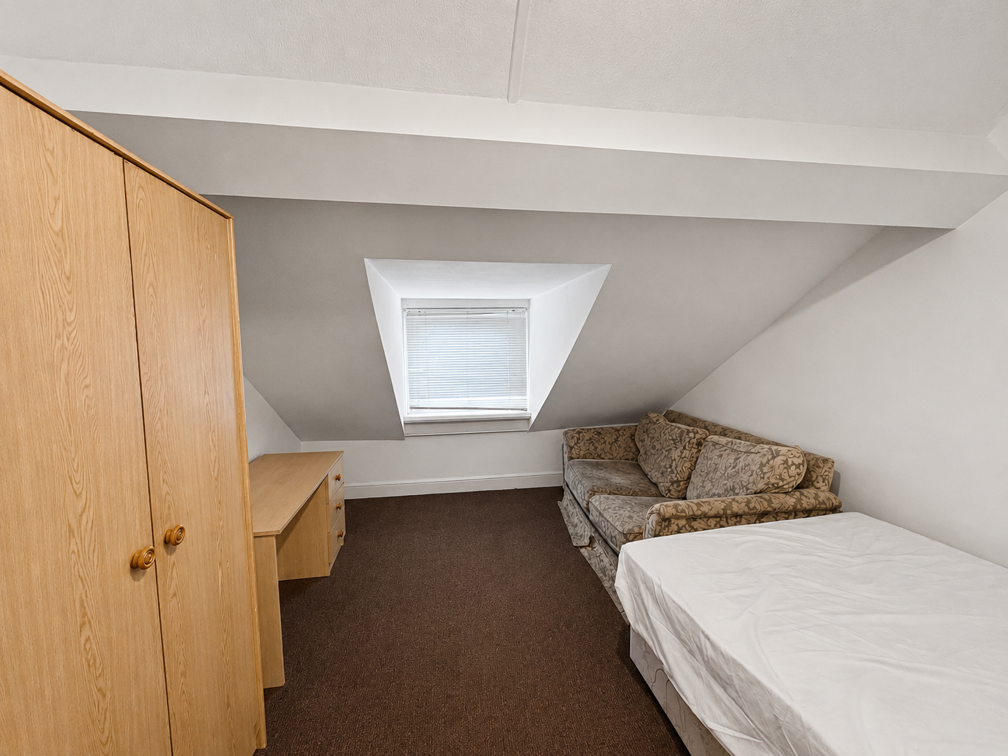Room Faulkner Road in Newport