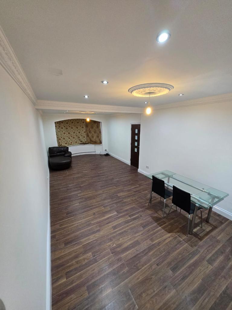 House Sandhurst Drive in Greater London