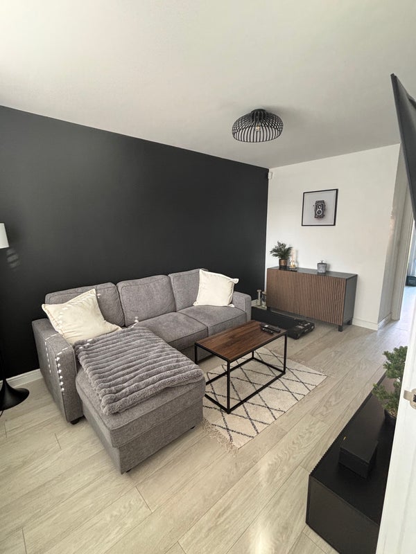 Room Hopkins Road in Warwick