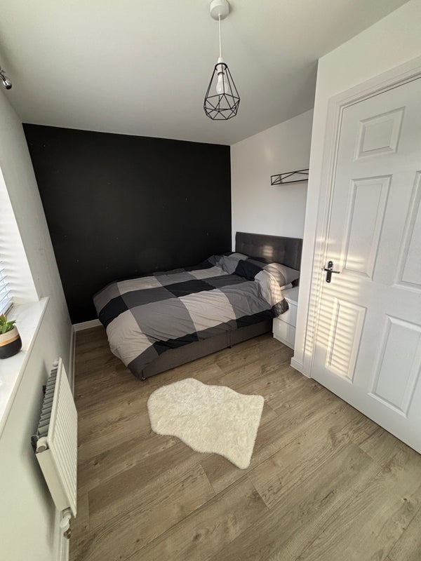 Room Hopkins Road in Warwick
