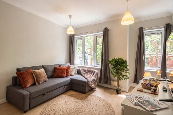 Flat Hunt's Court in City of Westminster