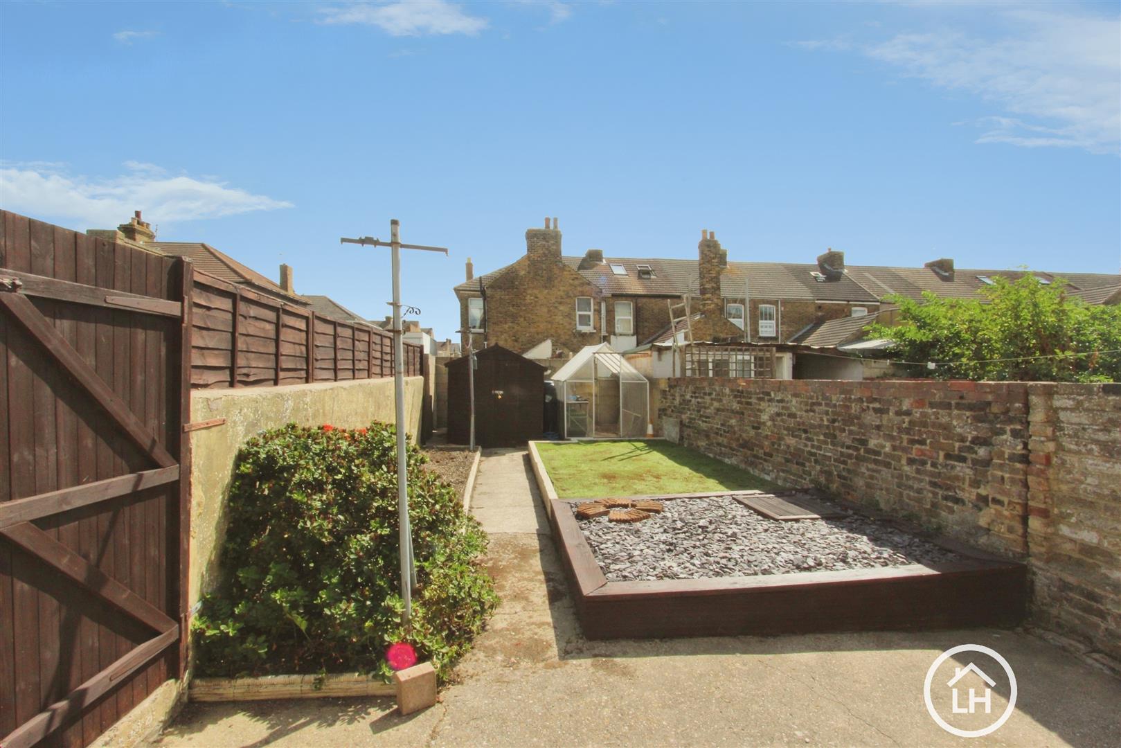 Flat Alma Road in Borough of Swale