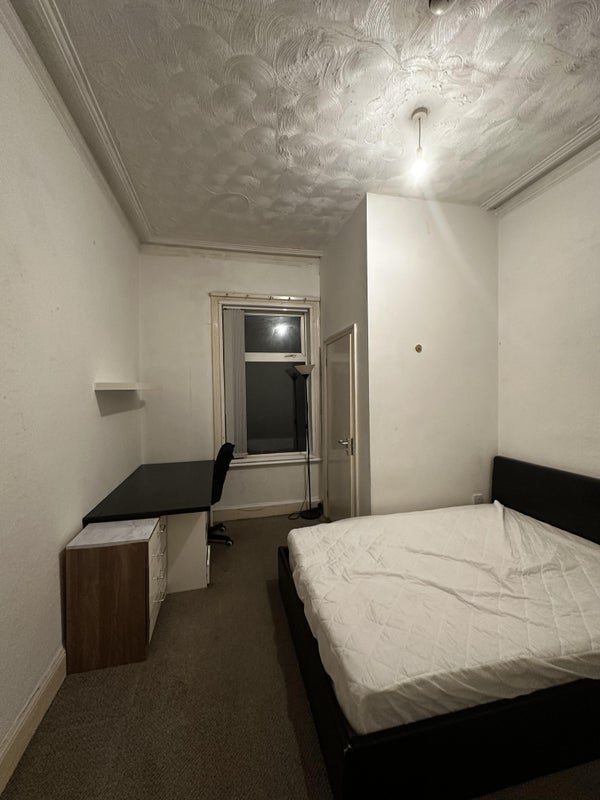 Room Glossop Road in Sheffield