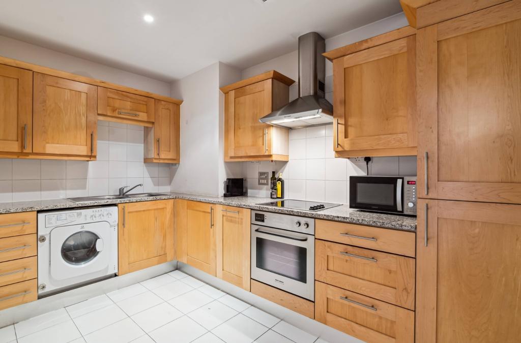 Flat Belvedere Road in Greater London