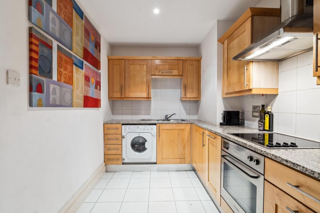Flat Belvedere Road in Greater London