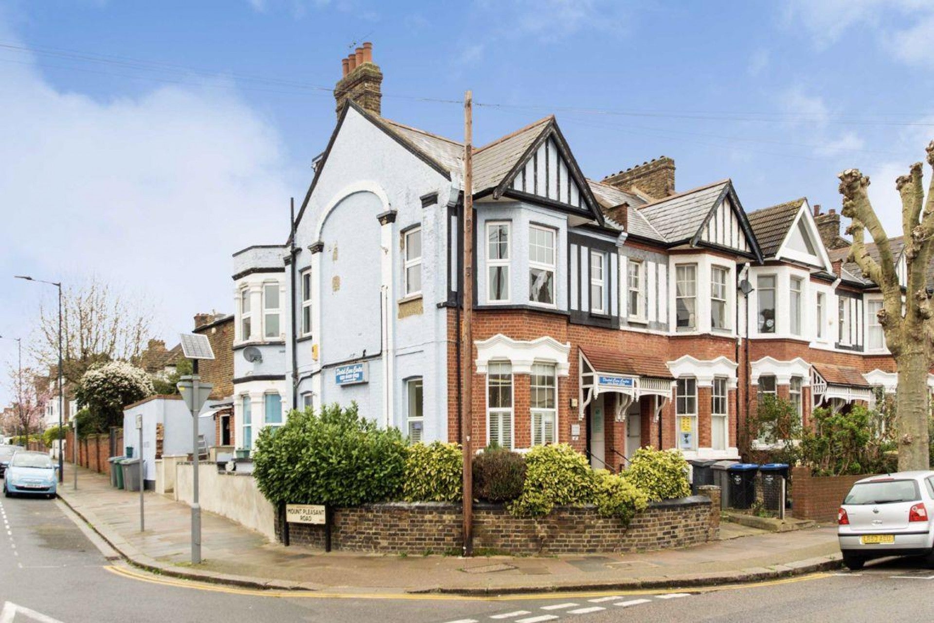 Flat Okehampton Road in Greater London