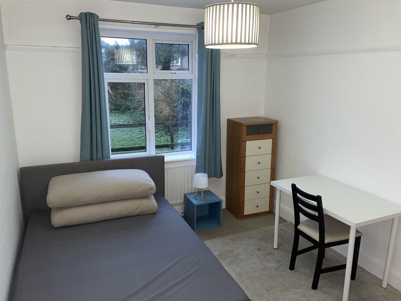 Room Lewin Road in Greater London