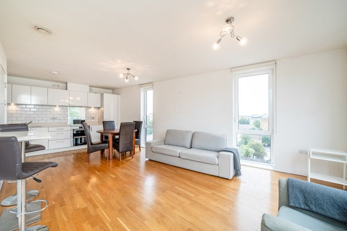 Flat Duckett Street in Greater London