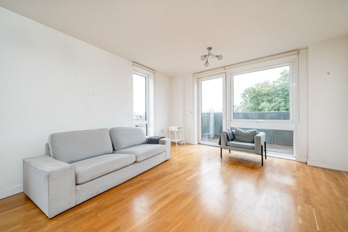 Flat Duckett Street in Greater London