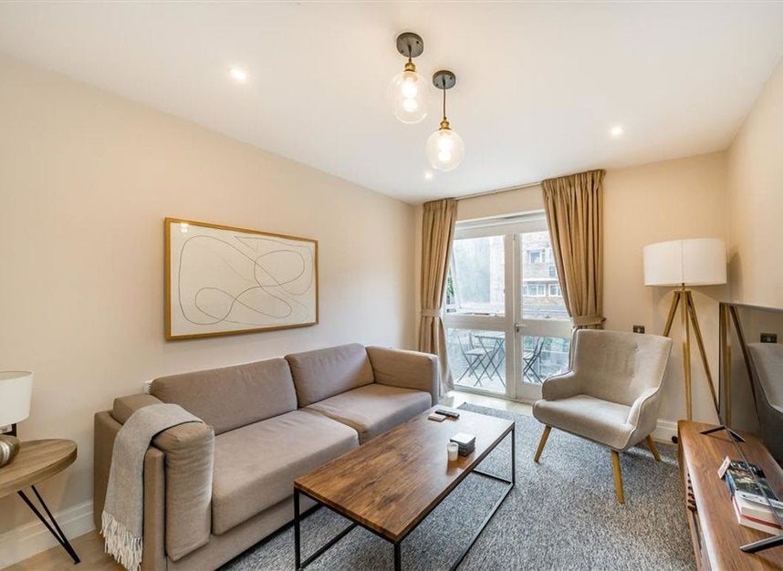 Flat Hoxton Square in Greater London