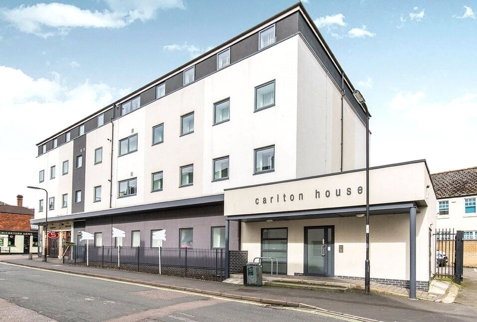 Flat Carlton Place in Southampton