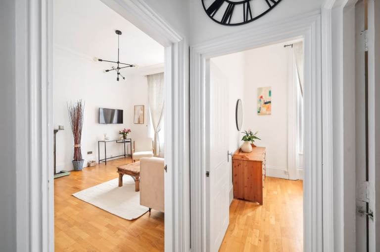 Flat Peckham Grove in Greater London