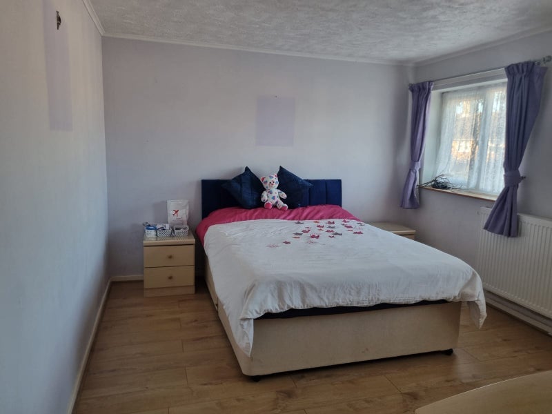 Room Spring Plat in Crawley