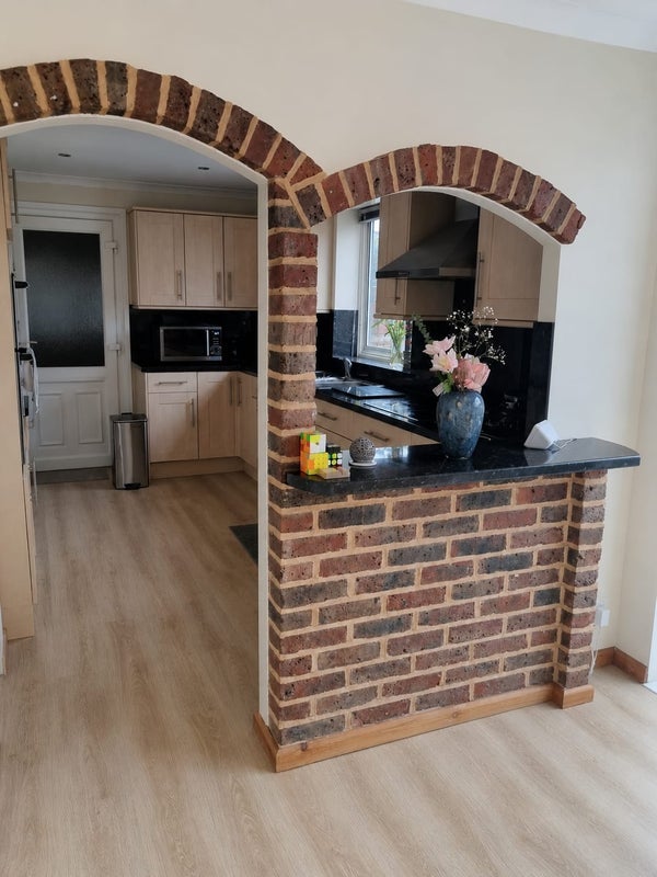 Room Spring Plat in Crawley