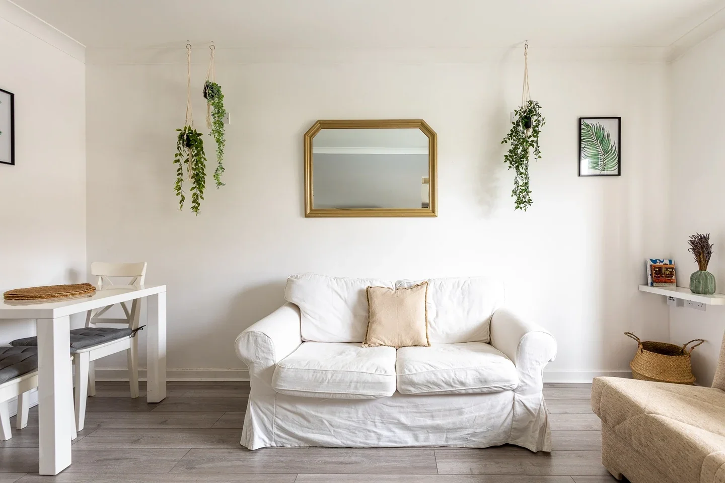 Flat Winstanley Road in Greater London