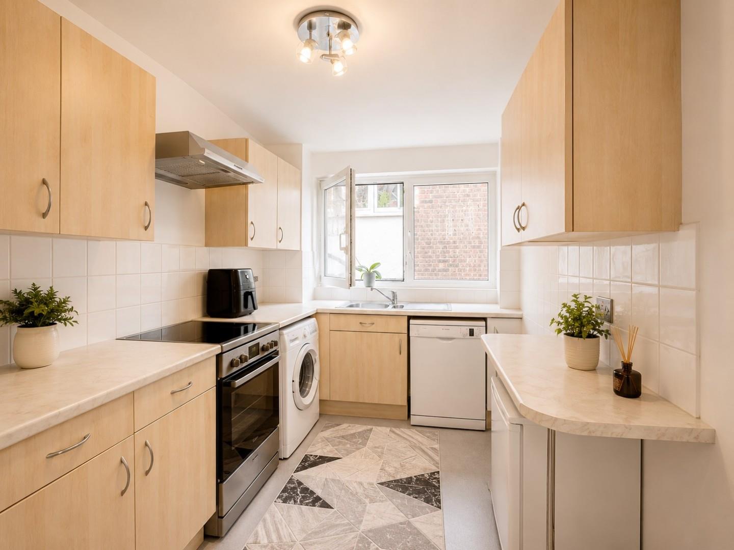 Flat Hainault Road in Greater London