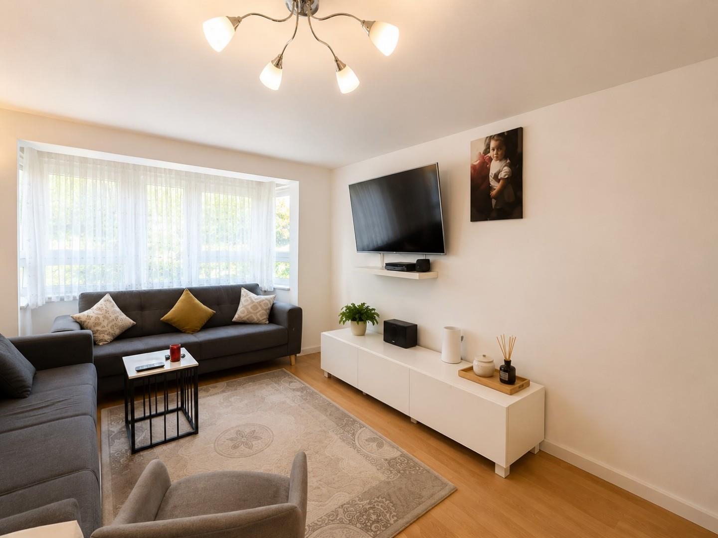 Flat Hainault Road in Greater London