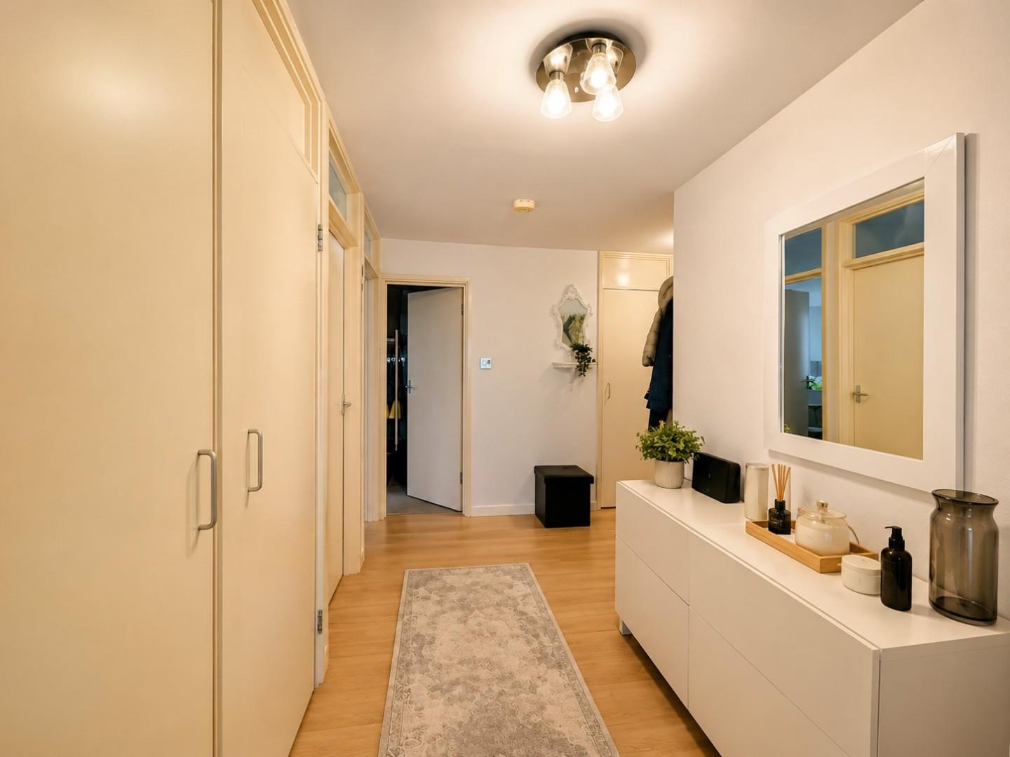 Flat Hainault Road in Greater London