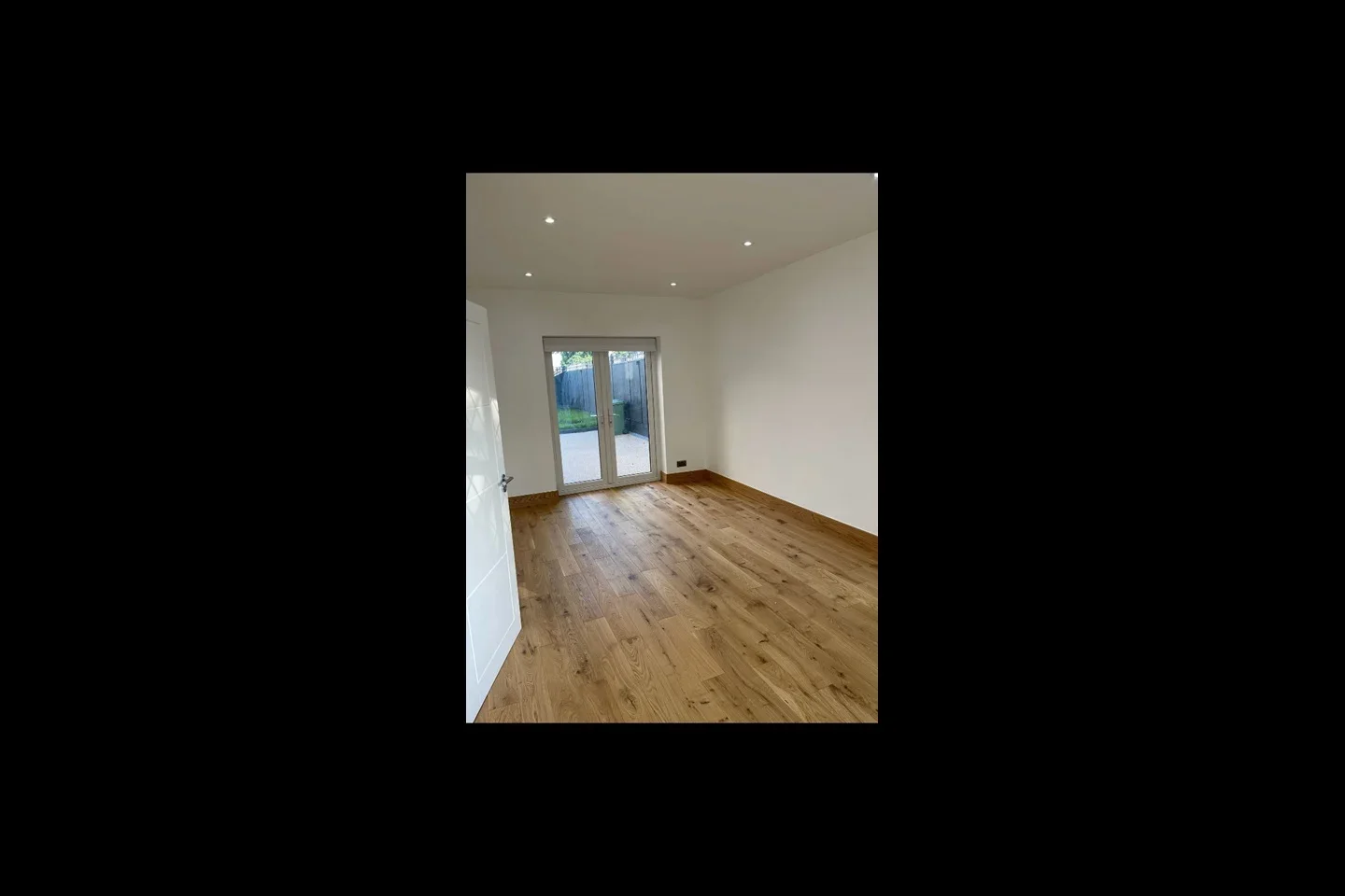 Room Bramley Road in Greater London