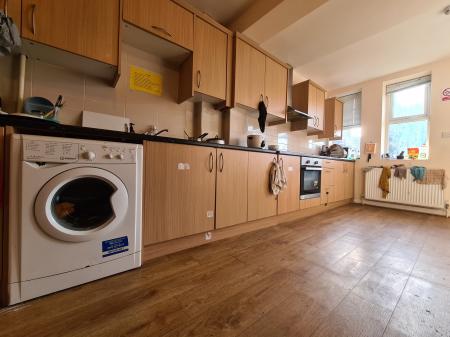Room Chalkhill Road in Greater London