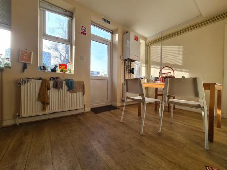 Room Chalkhill Road in Greater London