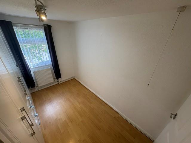 Flat De Villiers Avenue in Crosby