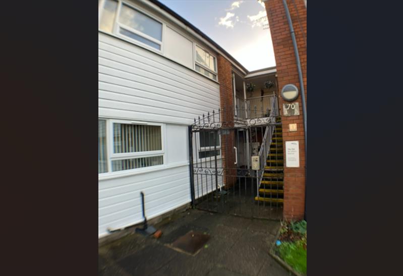 Flat De Villiers Avenue in Crosby