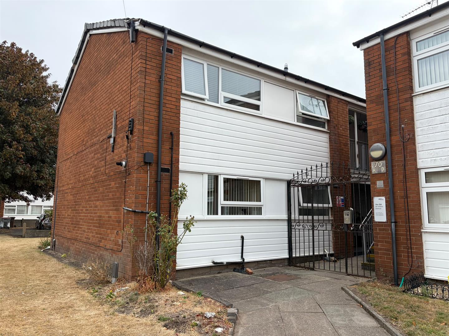 Flat De Villiers Avenue in Crosby