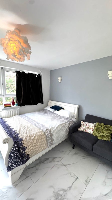 Flat Star Road in Greater London