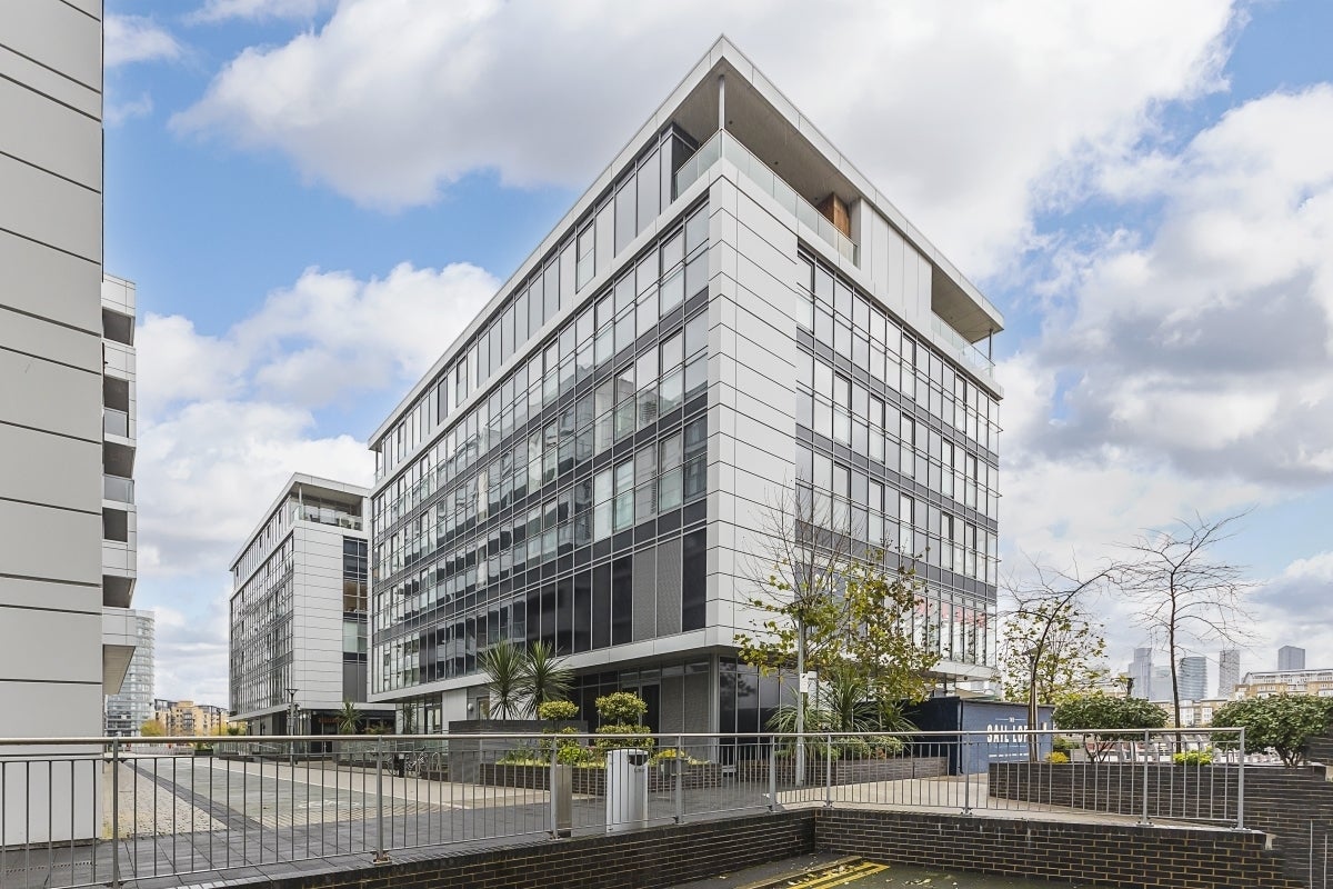 Flat Victoria Parade in Greater London