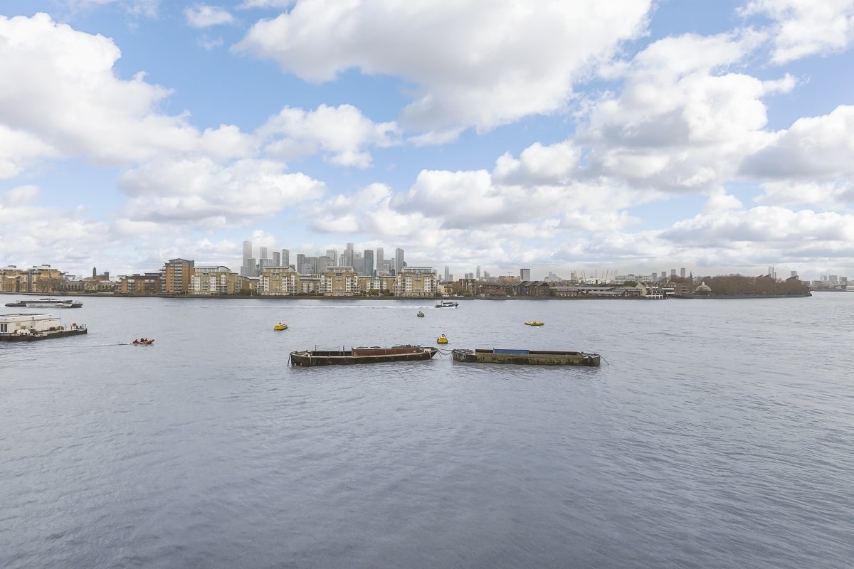 Flat Victoria Parade in Greater London
