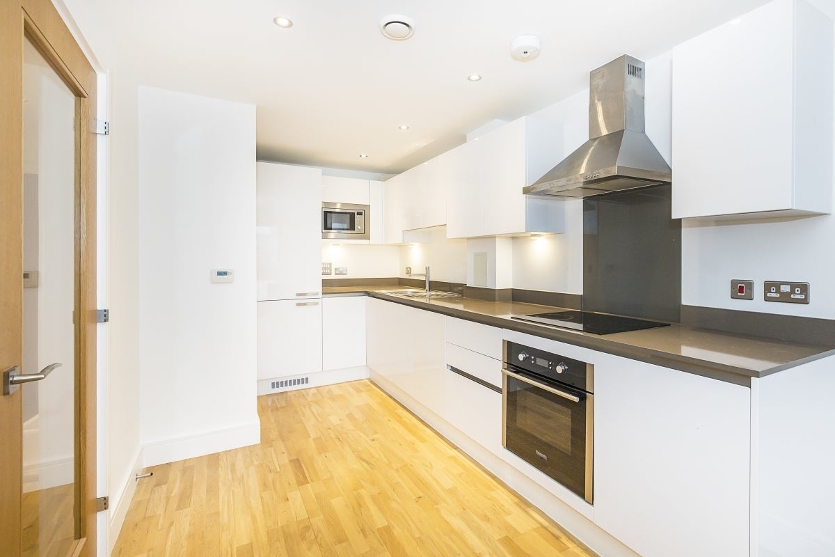 Flat Victoria Parade in Greater London
