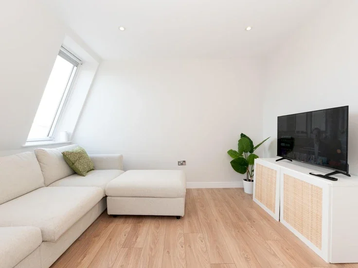 Flat London Road in Greater London