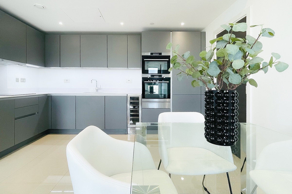 Flat Blackfriars Road in Greater London