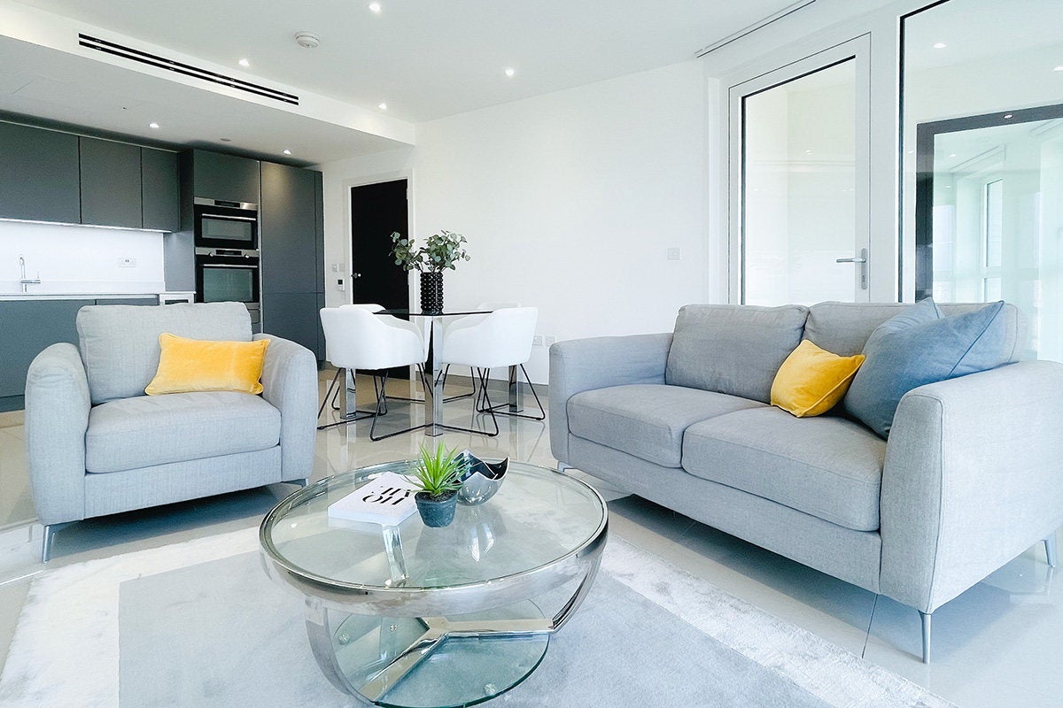 Flat Blackfriars Road in Greater London