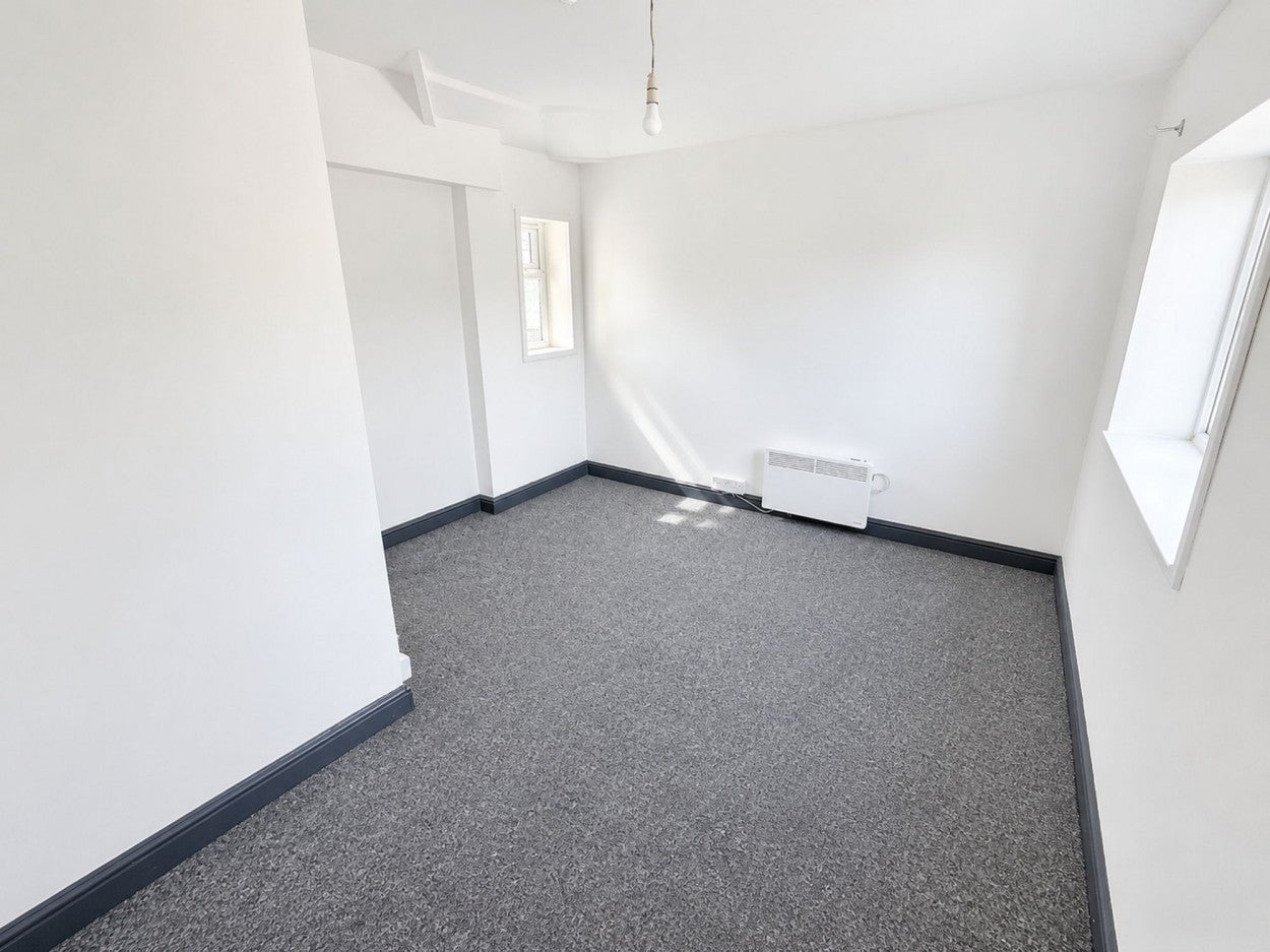 Room Stroud Road in Patchway