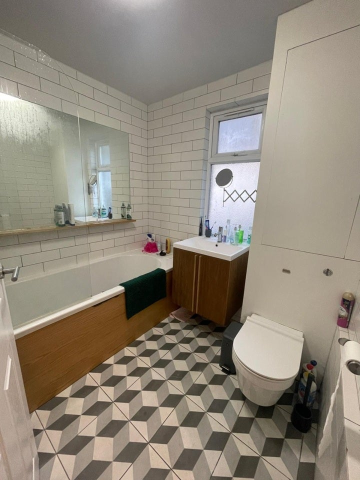Room Shrewsbury Road in Greater London