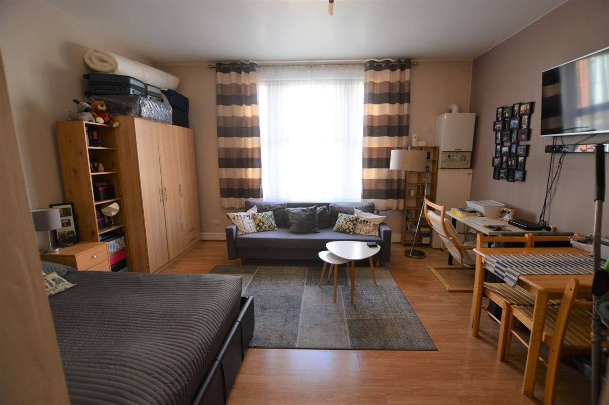 Flat Courtenay Mews in Greater London