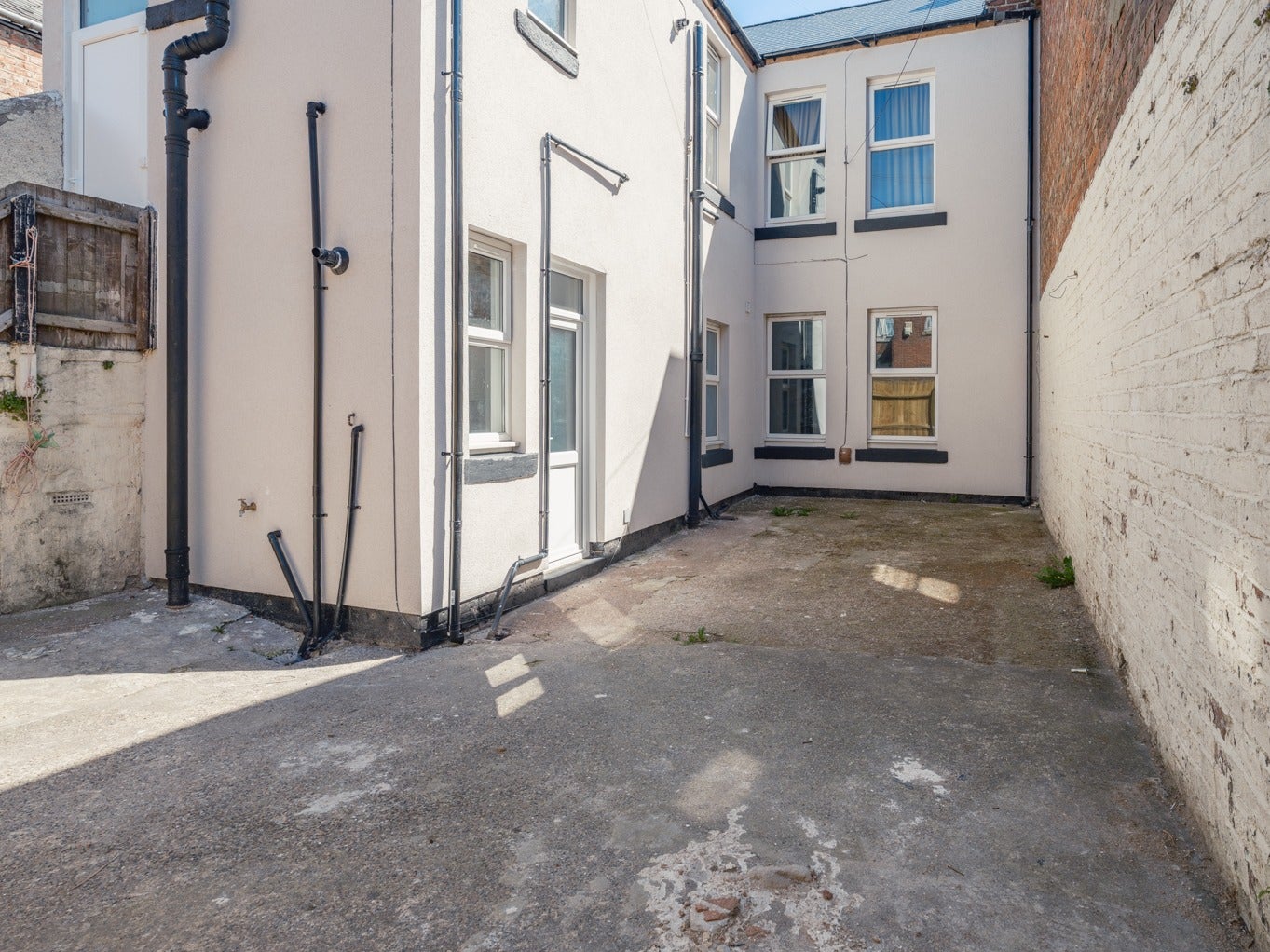 Flat Wingrove Avenue in Newcastle upon Tyne