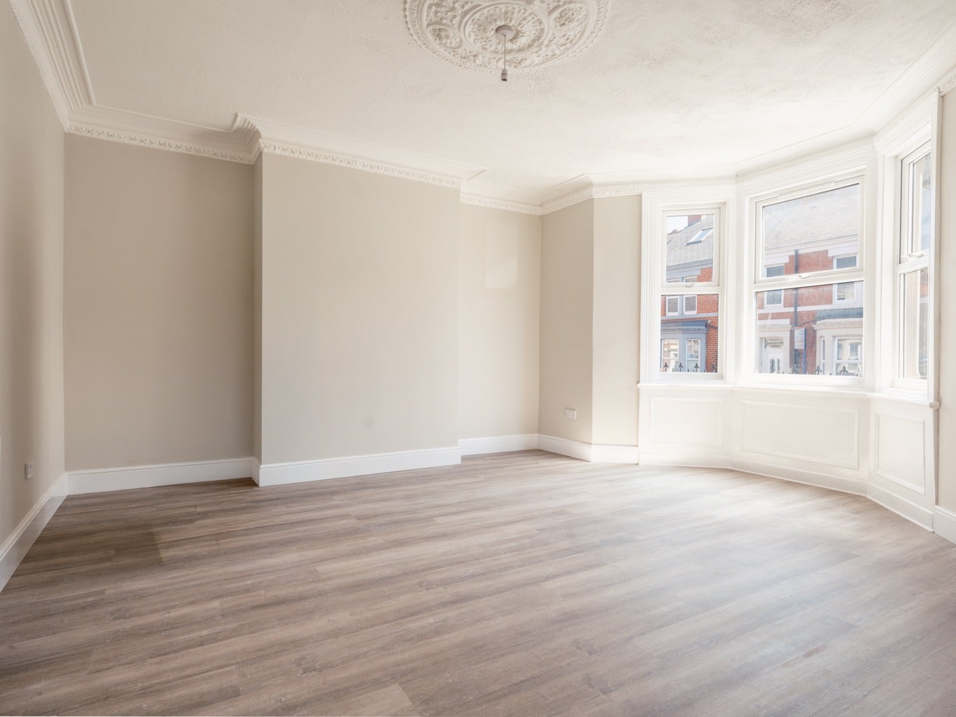 Flat Wingrove Avenue in Newcastle upon Tyne