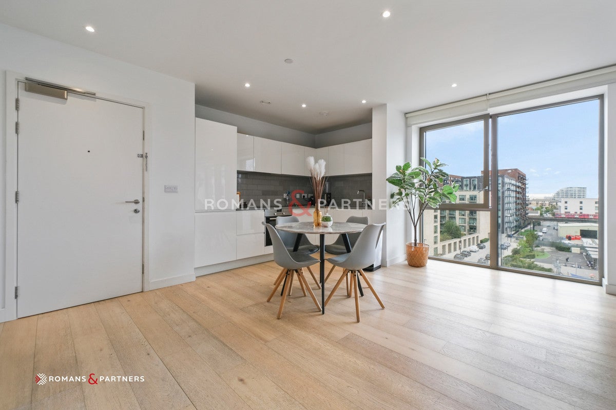Flat Royal Crest Avenue in Greater London