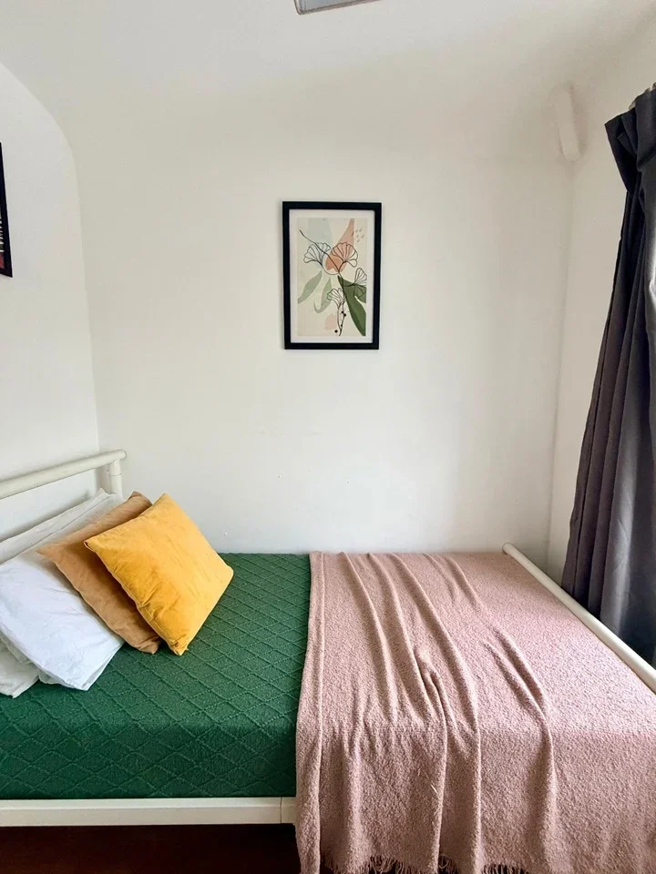 Room Manor Farm Road in Greater London