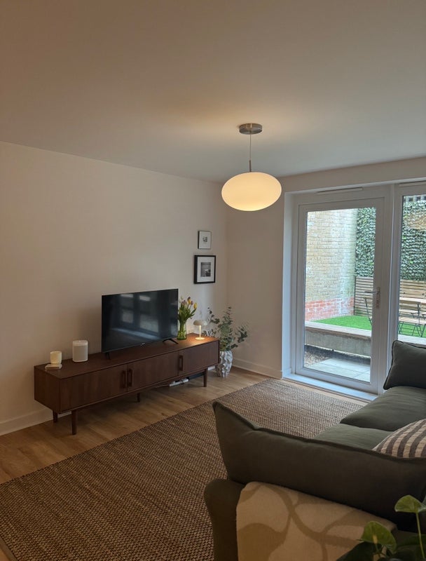 Room Shacklewell Lane in Greater London