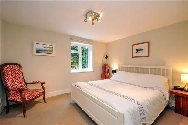 Flat Nightingale Road in Greater London