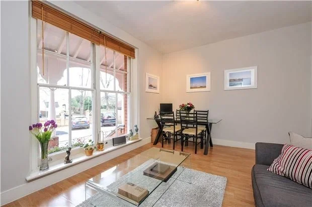 Flat Nightingale Road in Greater London