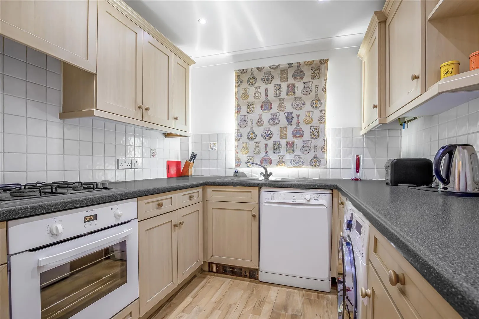 Flat Upper Richmond Road in Greater London