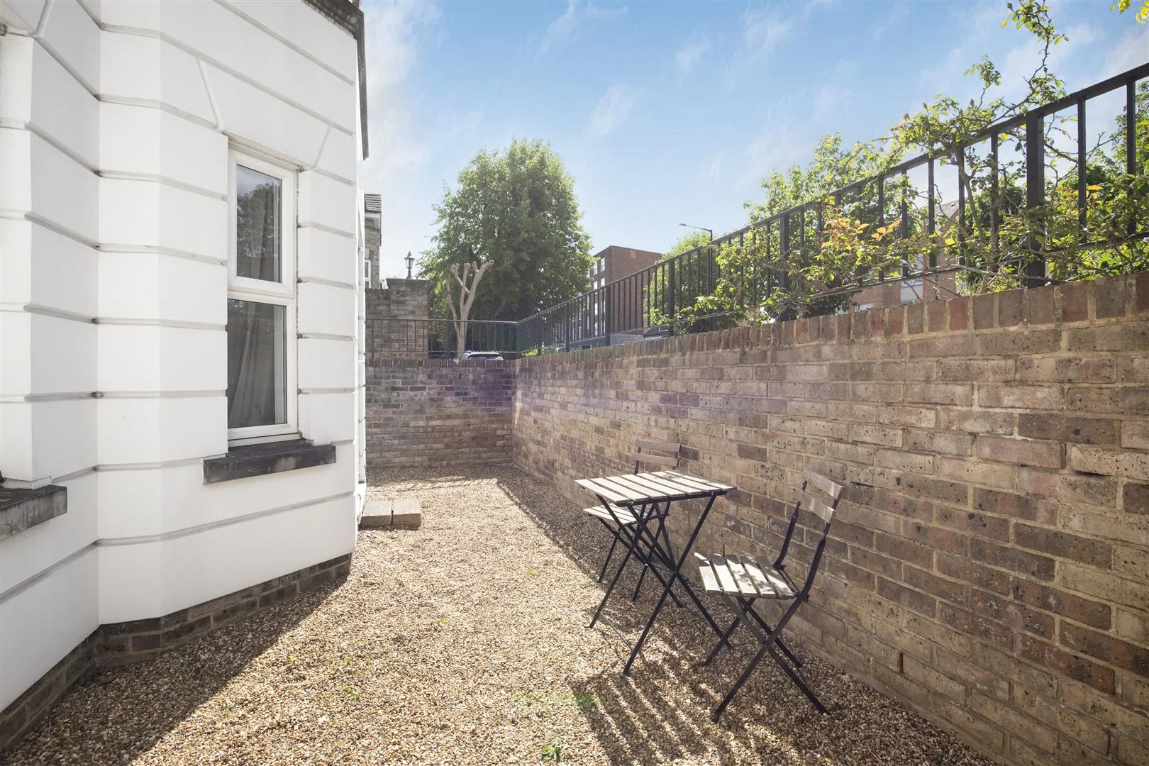Flat Upper Richmond Road in Greater London