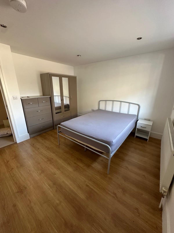 Room Fonthill Road in Greater London