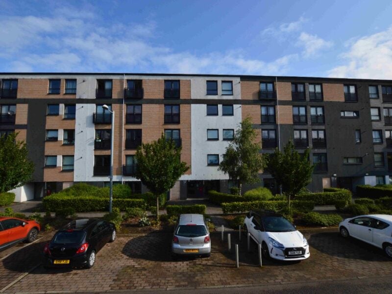 Flat Firpark Court in Glasgow
